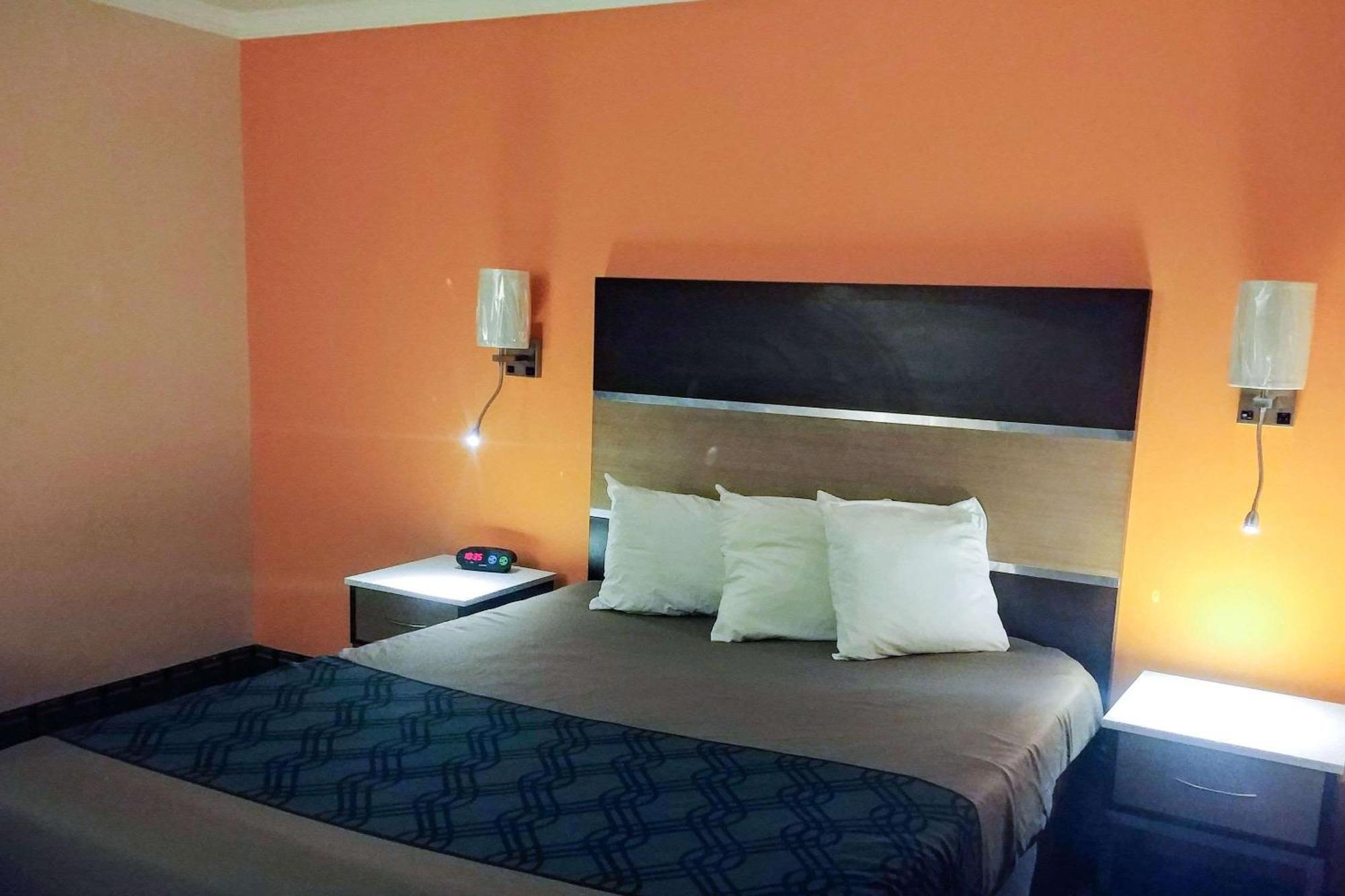 Econo Lodge Milldale - Southington Buitenkant foto