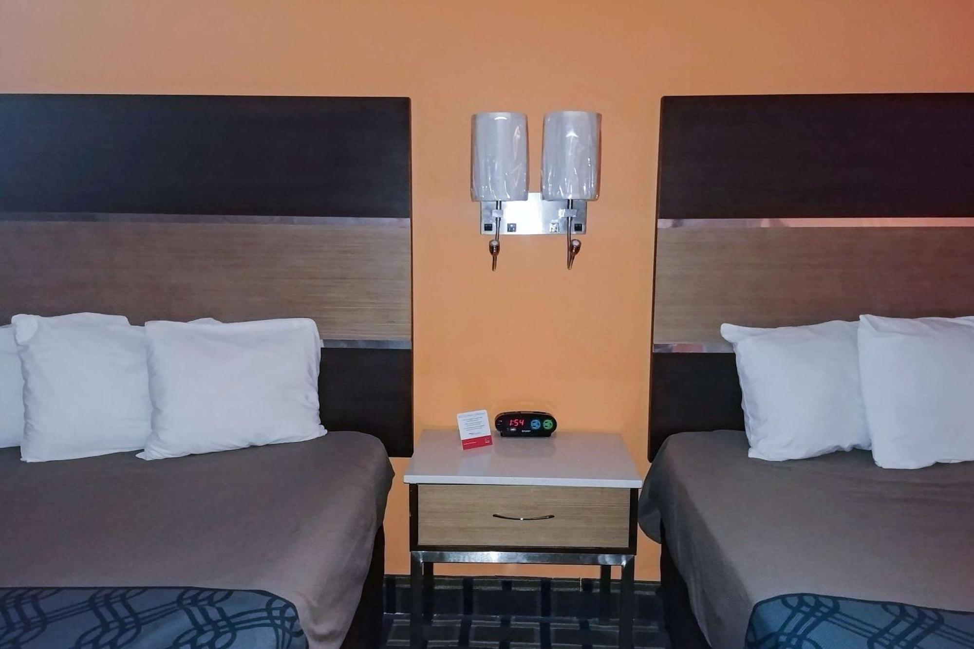 Econo Lodge Milldale - Southington Buitenkant foto