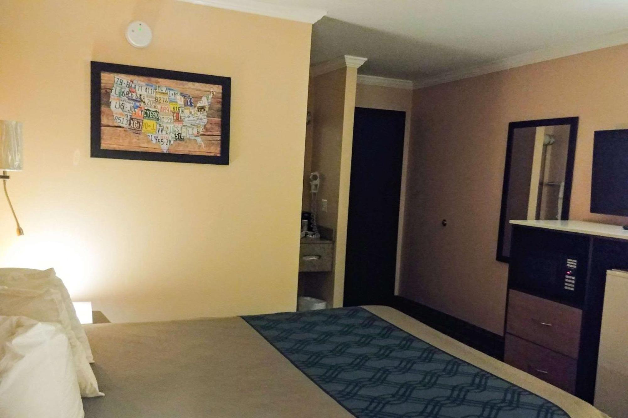 Econo Lodge Milldale - Southington Buitenkant foto